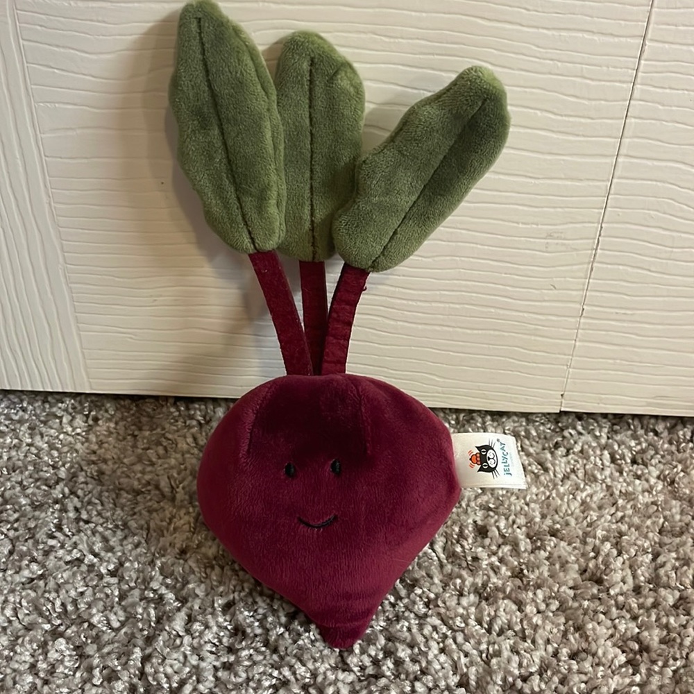 Jellycat- Vivacious Vegetable Beetroot